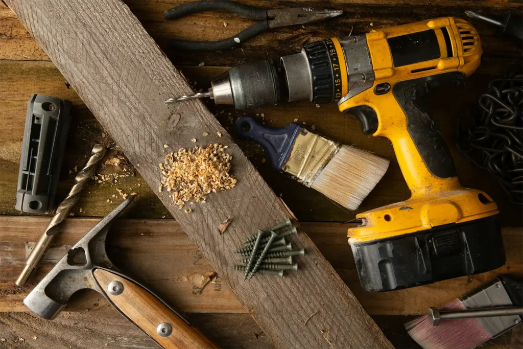 Arrangement of contracting tools on a table